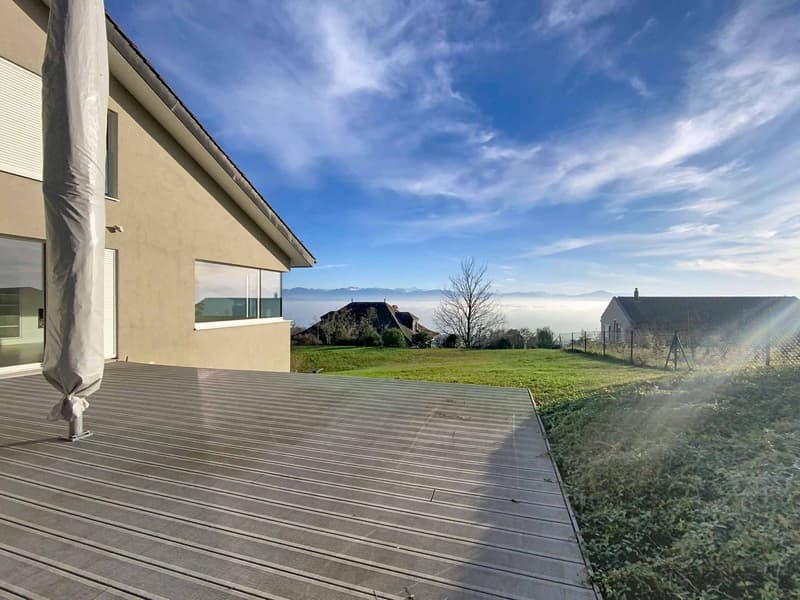 Villa contemporaine avec vue panoramique sur le lac (5)