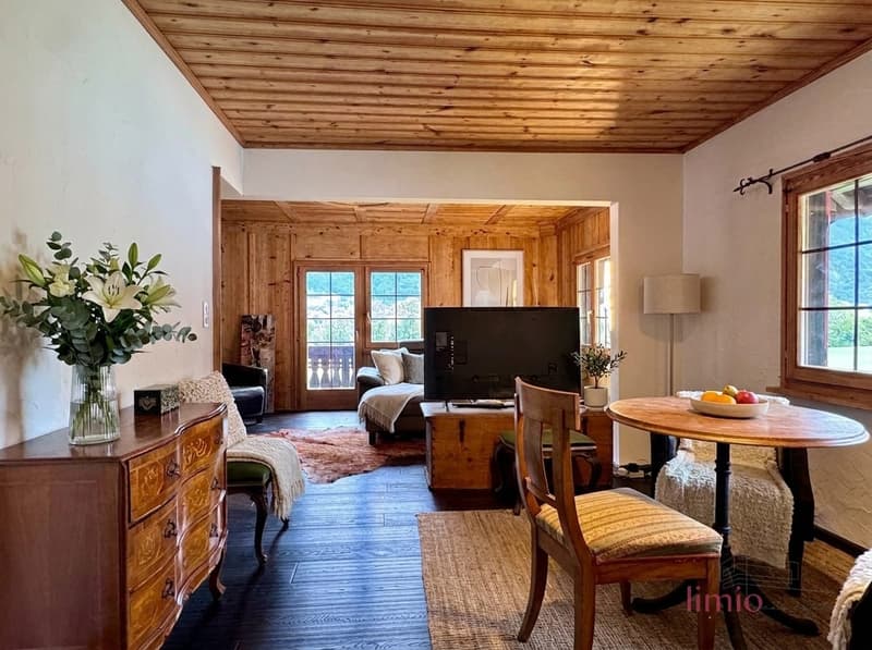 EINE SELTENE GELEGENHEIT: Komplett renoviertes Chalet mit Einliegerwohnung nur 5min von Chur (8)