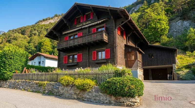 EINE SELTENE GELEGENHEIT: Komplett renoviertes Chalet mit Einliegerwohnung nur 5min von Chur (1)