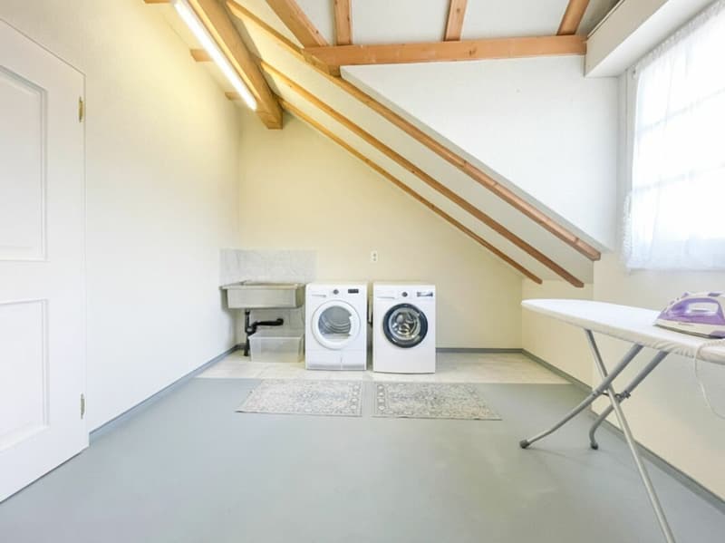 Villa mit privatem Spa & 1'132 m² Baulandreserve (23)