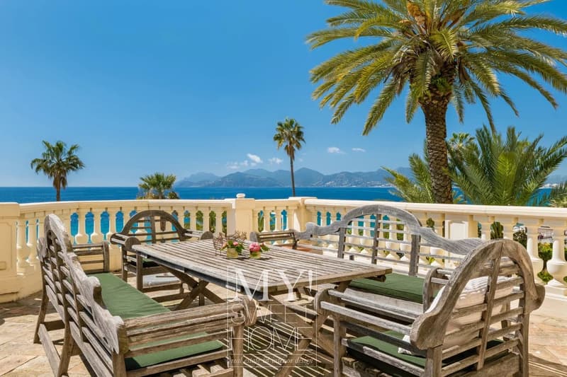 Cannes Midi | Villa storica in prima linea di mare con carattere Belle-Époque (3)