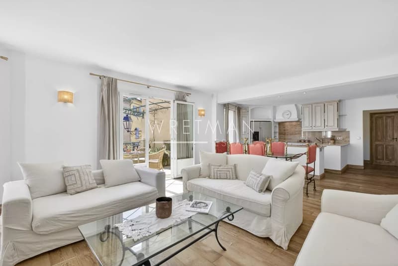 Saint-Tropez Altstadt 95 m² 3 Schlafzimmer Kamin Terrasse Südwest 5 Minuten zum Hafen (5)