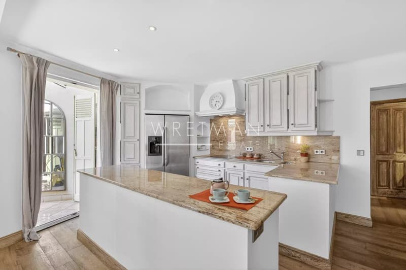 Saint-Tropez Altstadt 95 m² 3 Schlafzimmer Kamin Terrasse Südwest 5 Minuten zum Hafen (4)