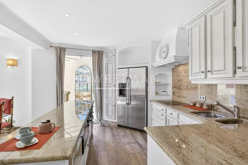Saint-Tropez Altstadt 95 m² 3 Schlafzimmer Kamin Terrasse Südwest 5 Minuten zum Hafen (8)