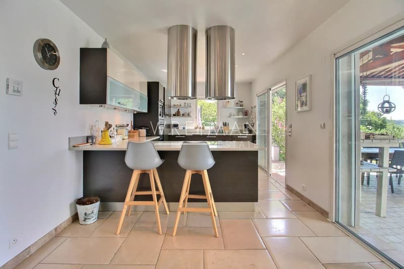 Elegante Villa mit Pool in Montauroux, 4 Schlafzimmer (9)