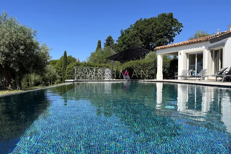 Elegante Villa mit Pool in Montauroux, 4 Schlafzimmer (2)