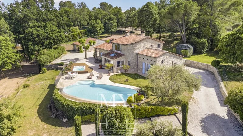 Charmante Villa mit Pool in Fayence, Frankreich (1)