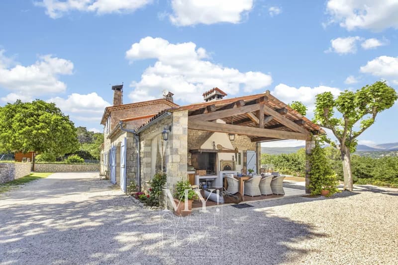 Charmante Villa mit Pool in Fayence, Frankreich (2)