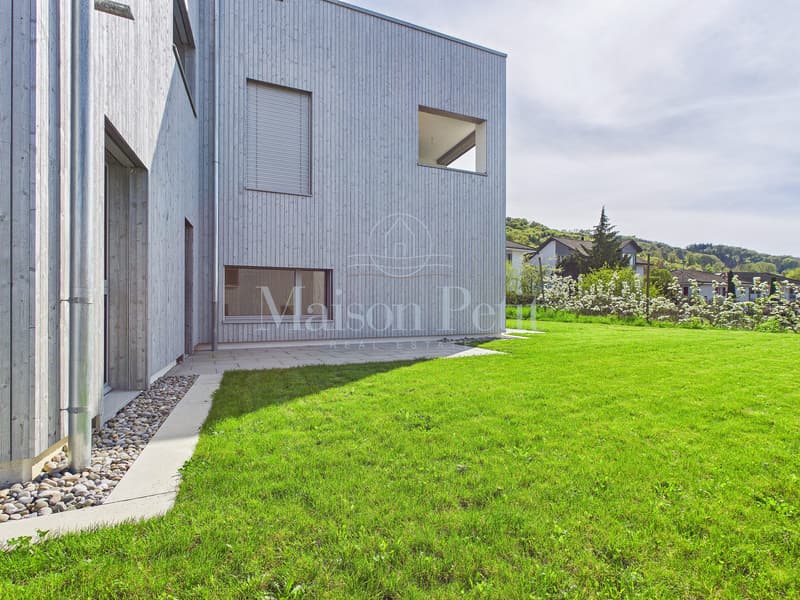 Zauberhafte 5.5-Zimmer-Gartenwohnung mit 336 m² Garten und Privatsphäre (2)