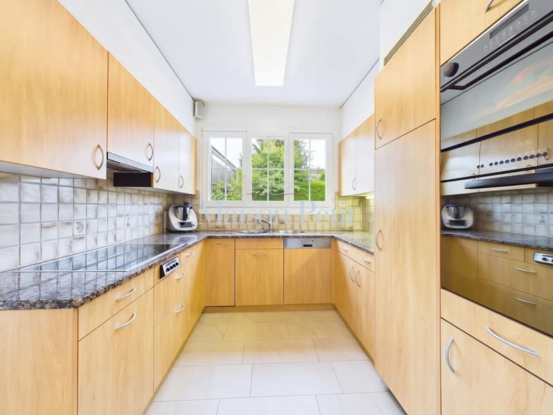Das grandiosä Eifamiliehuus mit Garten, unverbaubarer Aussicht und viel Platz isch ready für neue Besitzer (6)