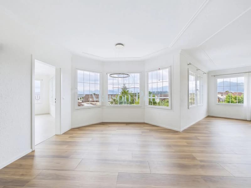 Das grandiosä Eifamiliehuus mit Garten, unverbaubarer Aussicht und viel Platz isch ready für neue Besitzer (5)