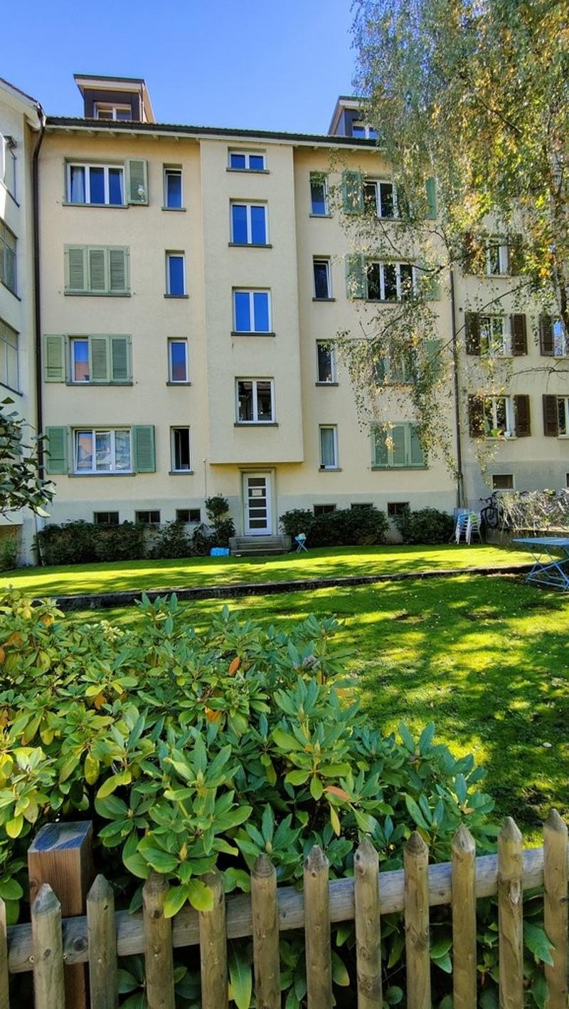 Liegenschaft_mit_Garten_Rueckseite.jpg
