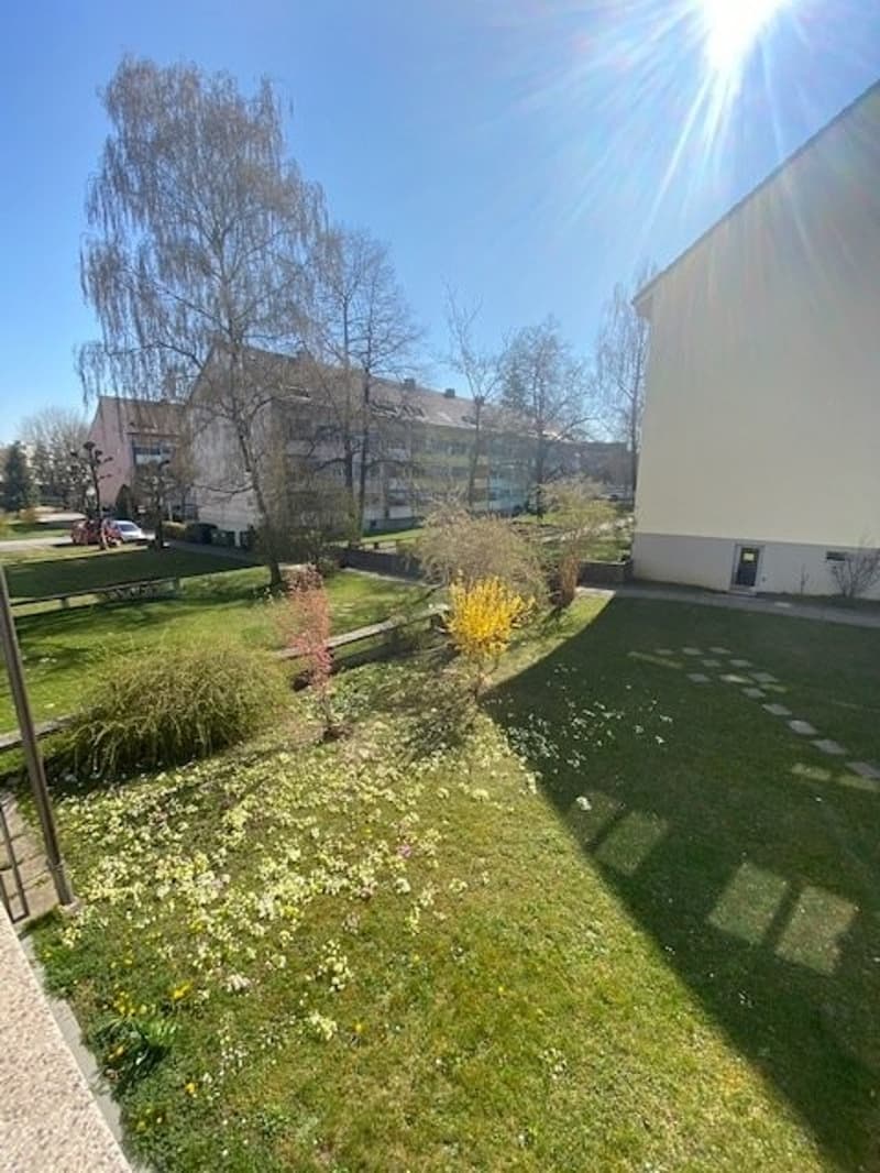 3_Zimmerwohnung_EG_rechts_Aussicht_Balkon_1.jpg