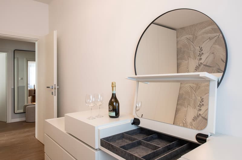 Flexible Rental from 1 Month -Furnished 3.5-Room Apartment with Balcony and Stunning Views in Lugano (5)