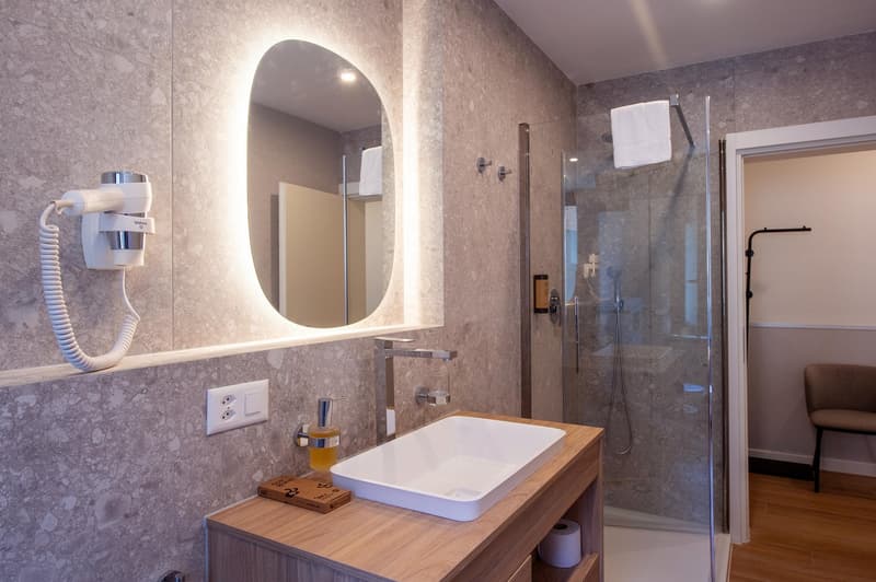 Flexible Rental from 1 Month — Furnished 3.5-Room Apartment with 2 Bathrooms and Balcony in Lugano (11)