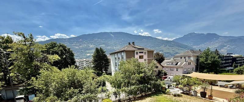 Spacious 6.5-Room Apartment with Mountain View in Sion (10)