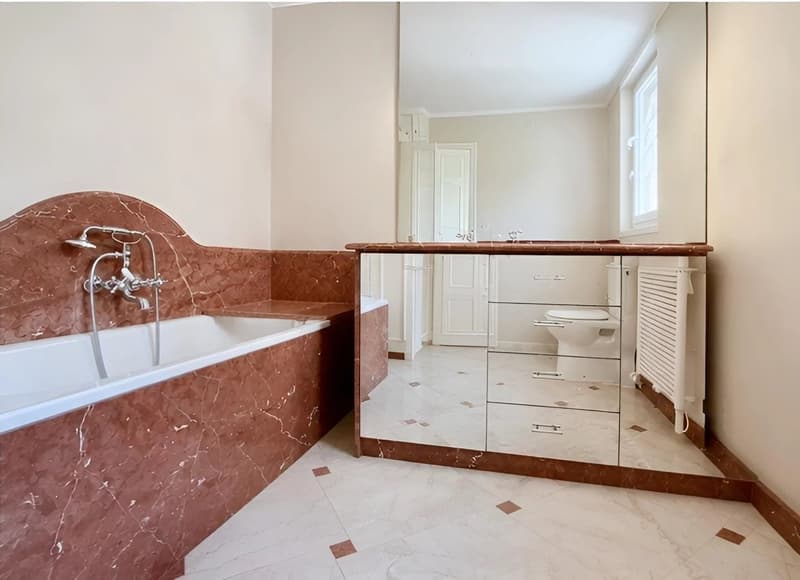 Spacious 6.5-Room Apartment with Mountain View in Sion (9)