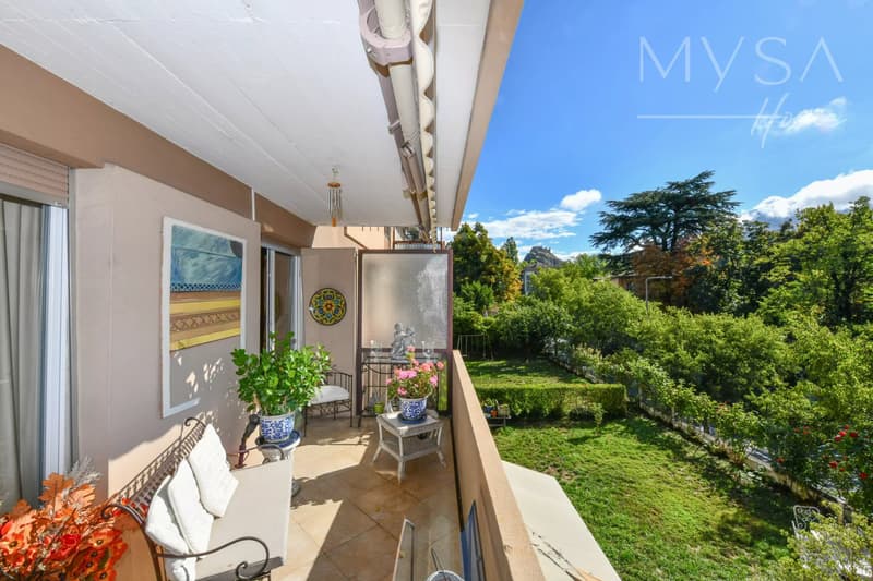 Spacious 6.5-Room Apartment with Mountain View in Sion (1)