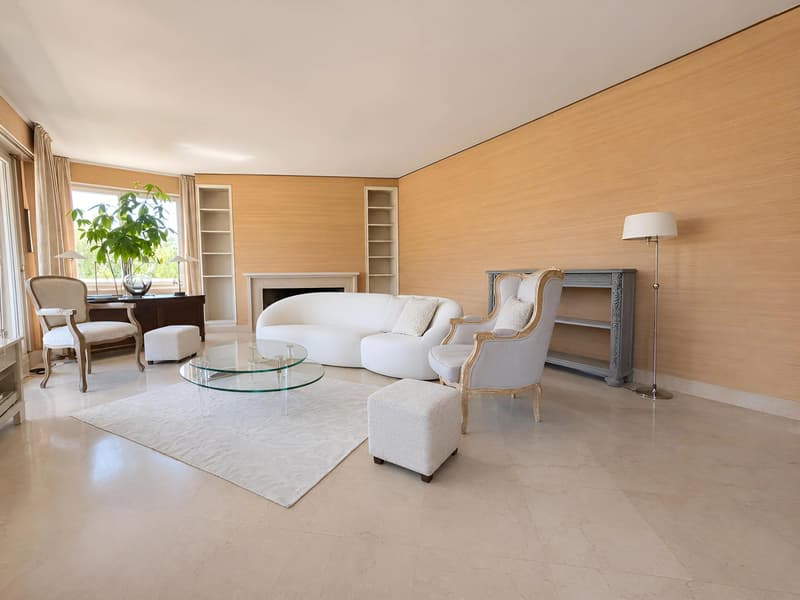 Spacious 6.5-Room Apartment with Mountain View in Sion (2)