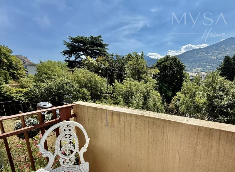 Spacious 5.5-Room Apartment with Mountain View in Sion (10)