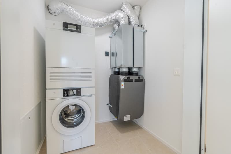Komfortlüftung mit Waschmaschine und Tumbler im wohnungsinternen Reduit
