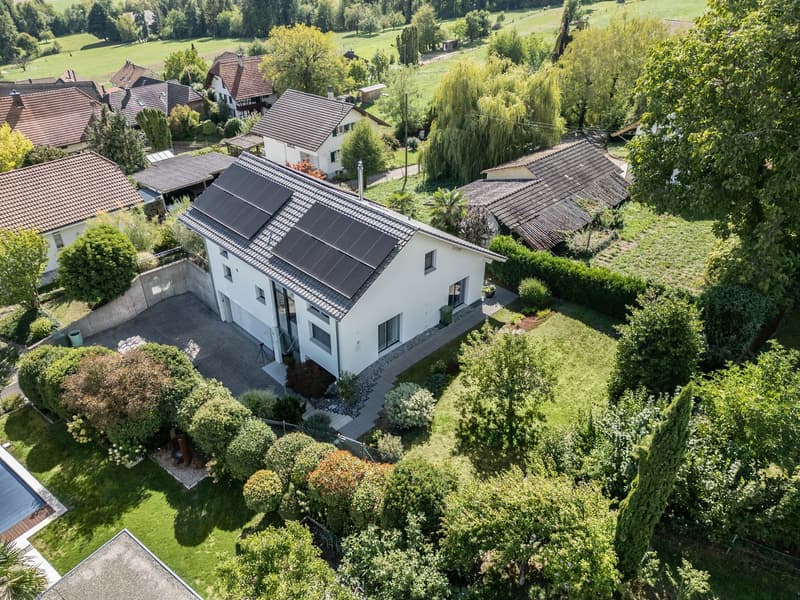 Stilvolles 6.5 Zimmer-Einfamilienhaus mit unverbaubarer Alpensicht (2)