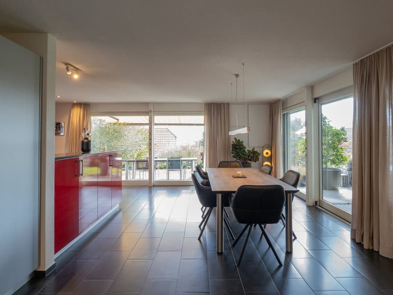 Stilvolles 6.5 Zimmer-Einfamilienhaus mit unverbaubarer Alpensicht (6)