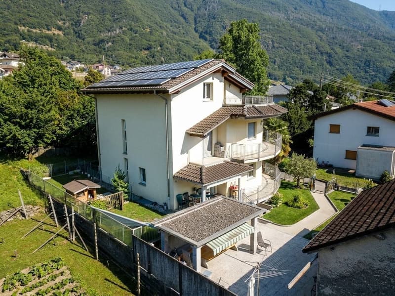 Casa unifamiliare 6.5 locali con terrazze e giardino a Claro (2)