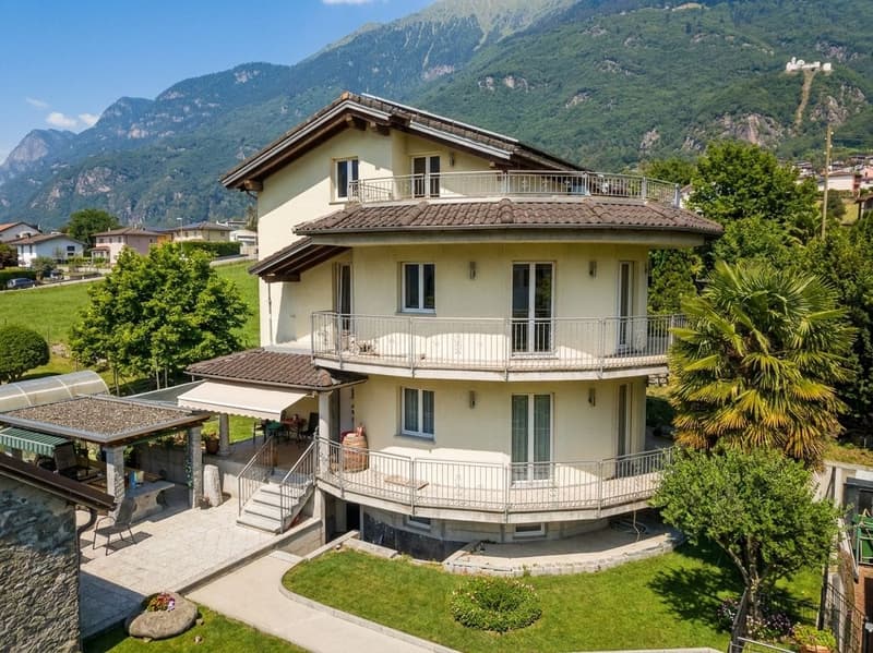 Casa unifamiliare 6.5 locali con terrazze e giardino a Claro (1)