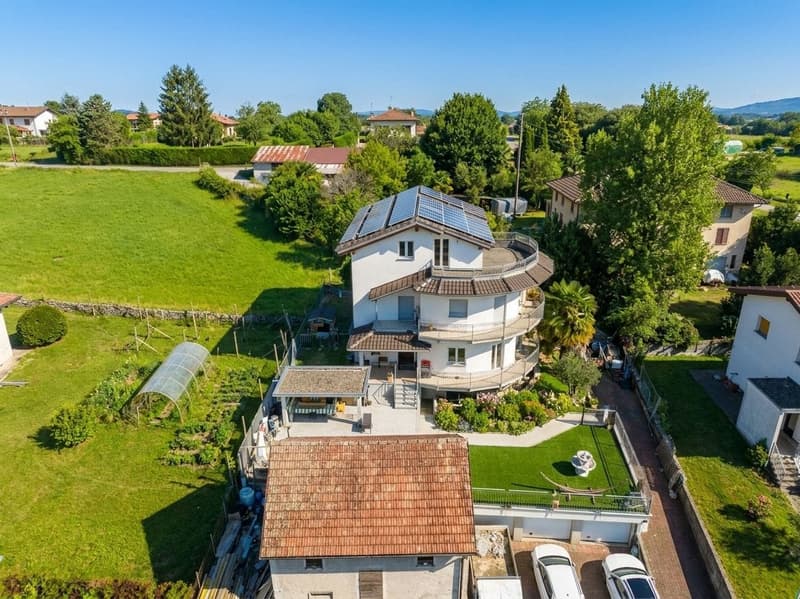 Casa unifamiliare 6.5 locali con terrazze e giardino a Claro (3)