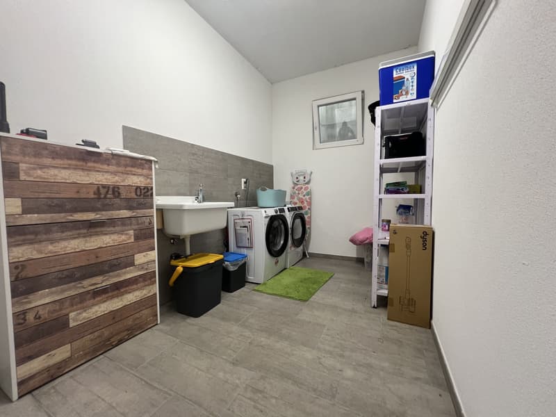 3.5 locali moderno e luminoso con loggia a Claro (10)