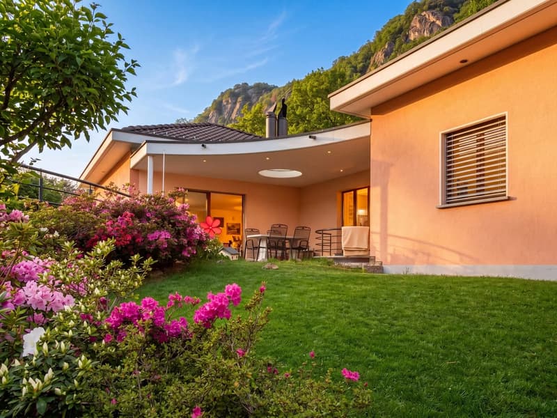 Casa di 5.5 locali con appartamentino distinto, con ampio giardino a Claro (3)
