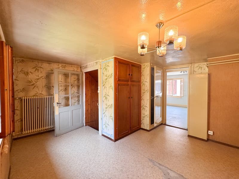 Maison villageoise avec deux dépendances – fort potentiel de transformation à Ollon (6)