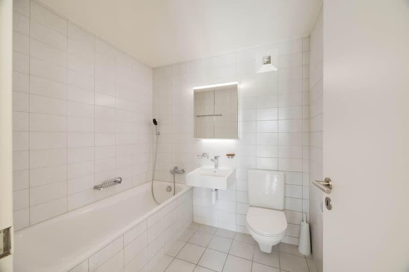 Grosszügige 3.5-Zimmer-Gartenwohnung mit 108 m² , Ruhe, Sonne & Nähe Zürichsee (8)