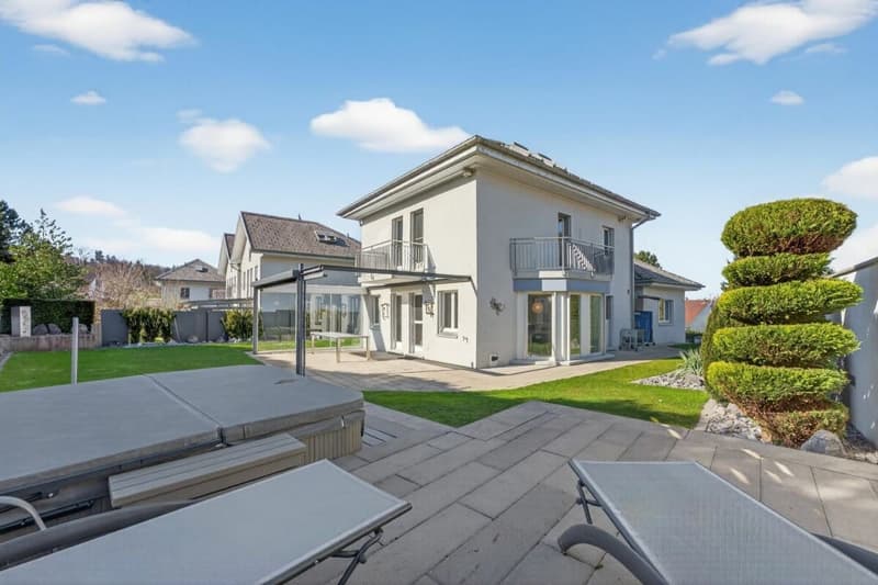 Familienfreundliches Einfamilienhaus mit vielseitigen Nutzungsmöglichkeiten und privater Gartenoase (1)