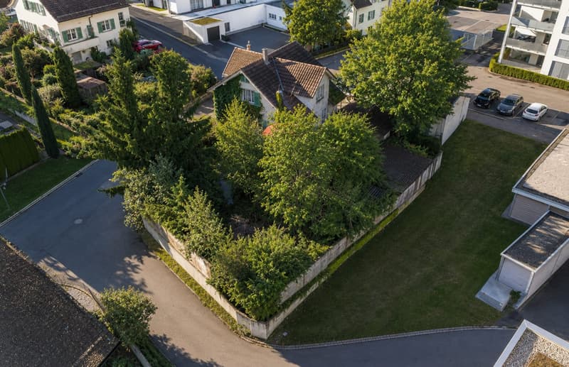 Attraktives Entwicklungsgrundstück mit bestehendem Einfamilienhaus in Menziken AG (1)