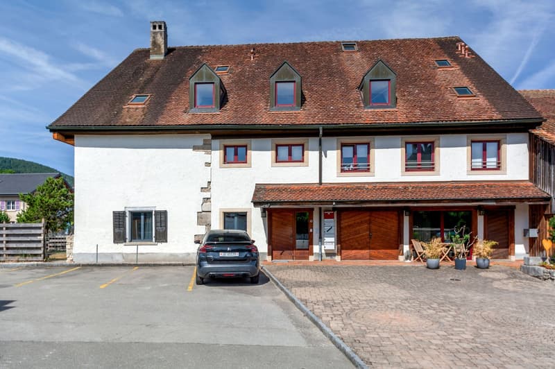 Duplex 3.5 pièces dans une ancienne grange — env. 98 m², charpente d'époque — Courfaivre (12)