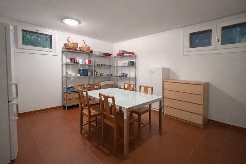 Splendida villa a Carona con vista, giardino e terrazza (16)
