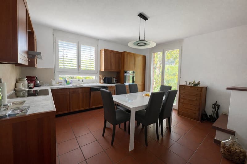 Splendida villa a Carona con vista, giardino e terrazza (11)