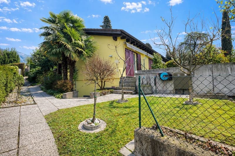 Meravigliosa casa unifamiliare con giardino, vista e posizione soleggiata (19)