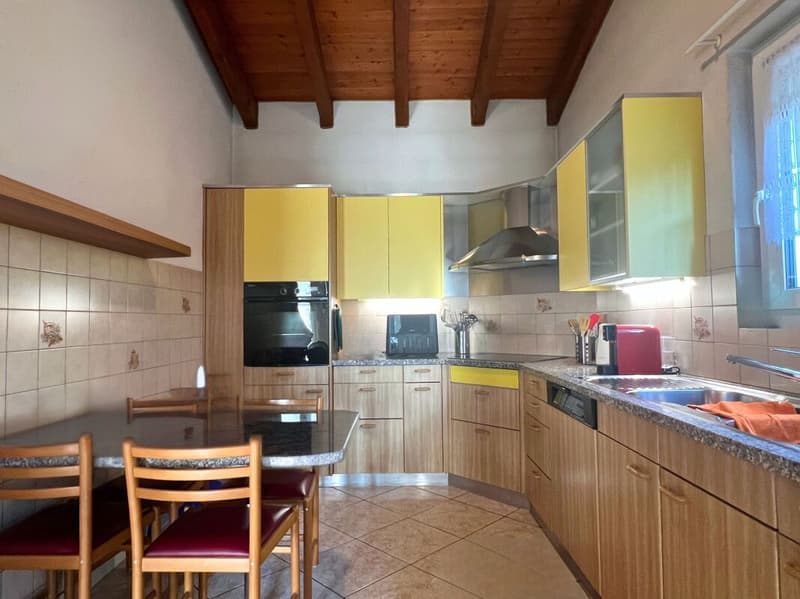 Meravigliosa casa unifamiliare con giardino, vista e posizione soleggiata (9)