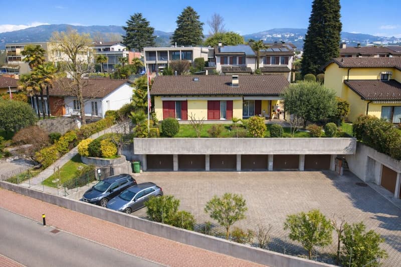 Meravigliosa casa unifamiliare con giardino, vista e posizione soleggiata (18)