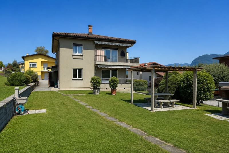 Affittasi a Novazzano appartamento di 3.5 locali in casa bifamiliare con grande terrazza e accesso diretto al giardino (1)