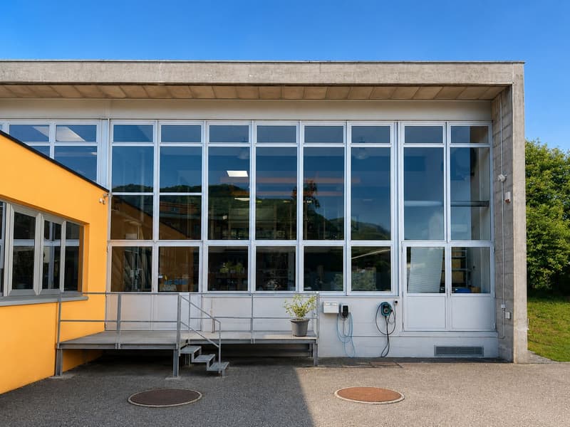 Ufficio su due livelli con open space e uffici privati (6)