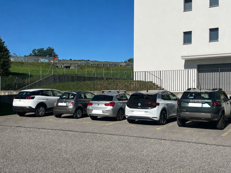 Ufficio su due livelli con open space e uffici privati (7)