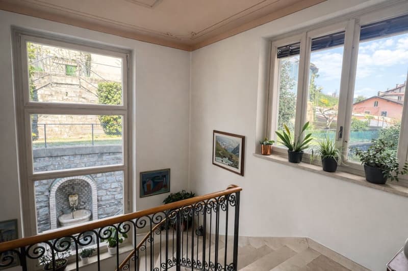Elegante villa d’epoca con giardino e terrazze nel cuore di Balerna (20)