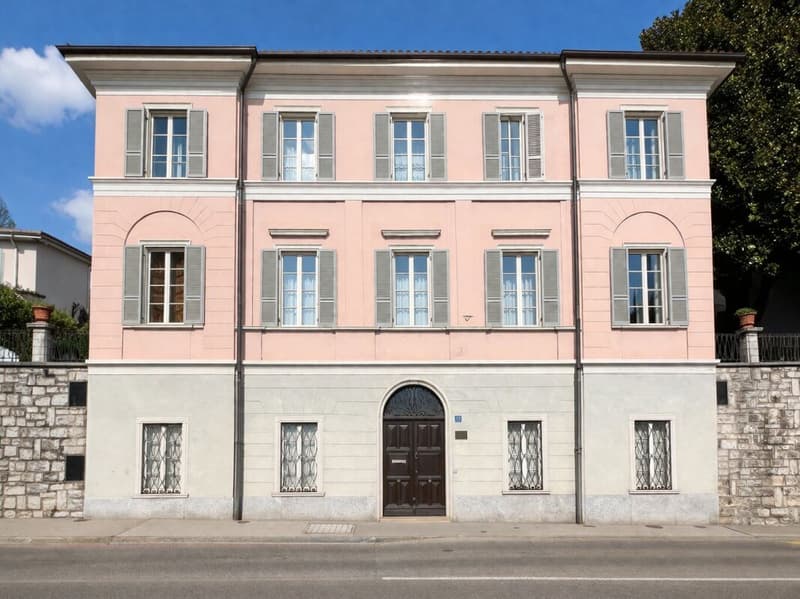 Elegante villa d’epoca con giardino e terrazze nel cuore di Balerna (2)