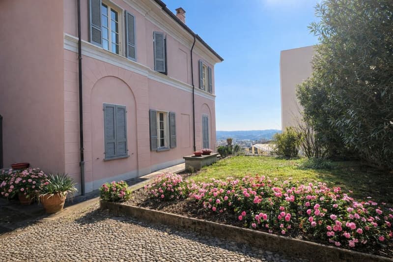Elegante villa d’epoca con giardino e terrazze nel cuore di Balerna (4)