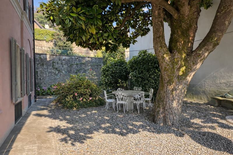 Elegante villa d’epoca con giardino e terrazze nel cuore di Balerna (6)