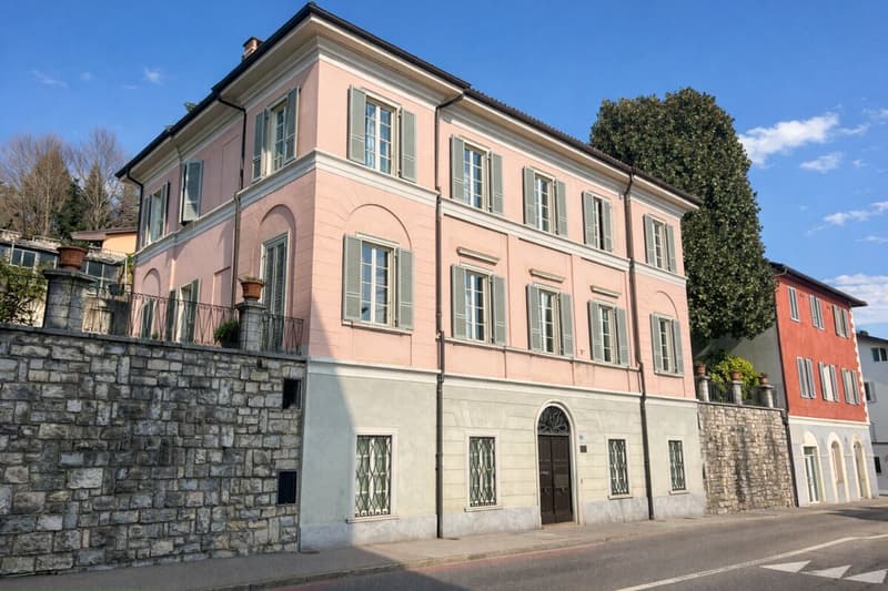 Elegante villa d’epoca con giardino e terrazze nel cuore di Balerna (1)